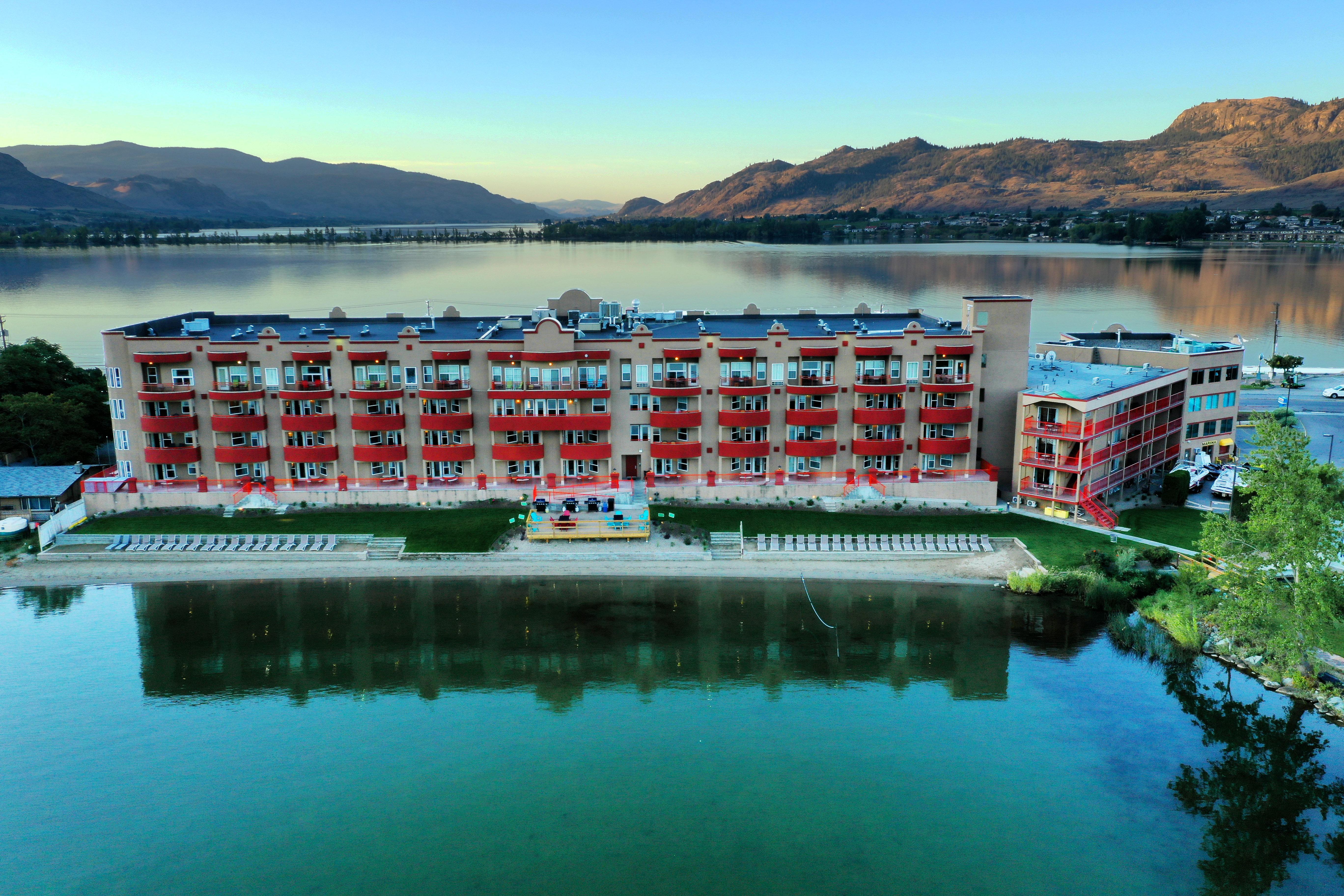 Holiday Inn Hotel & Suites Osoyoos By Ihg Екстер'єр фото