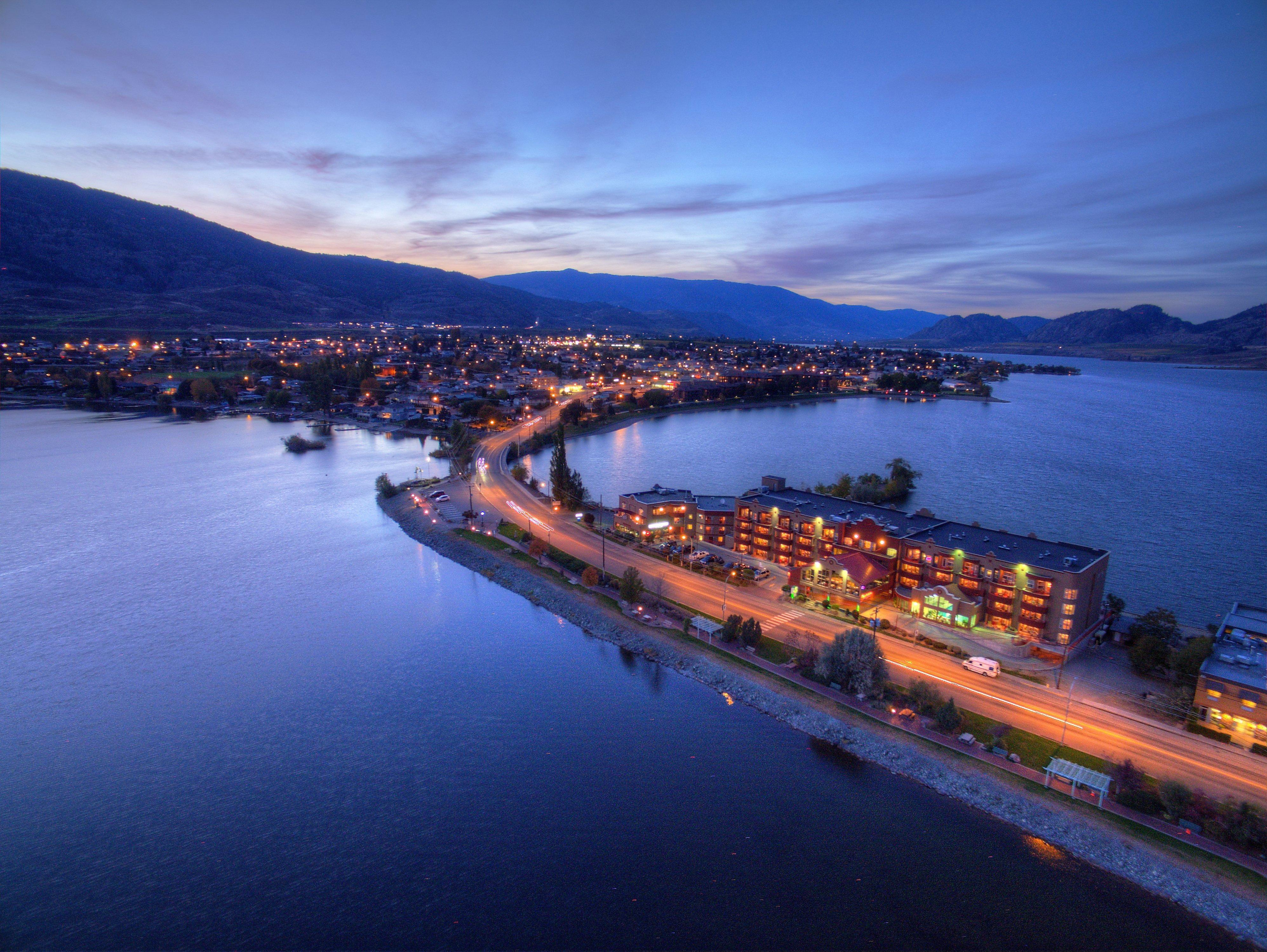 Holiday Inn Hotel & Suites Osoyoos By Ihg Екстер'єр фото