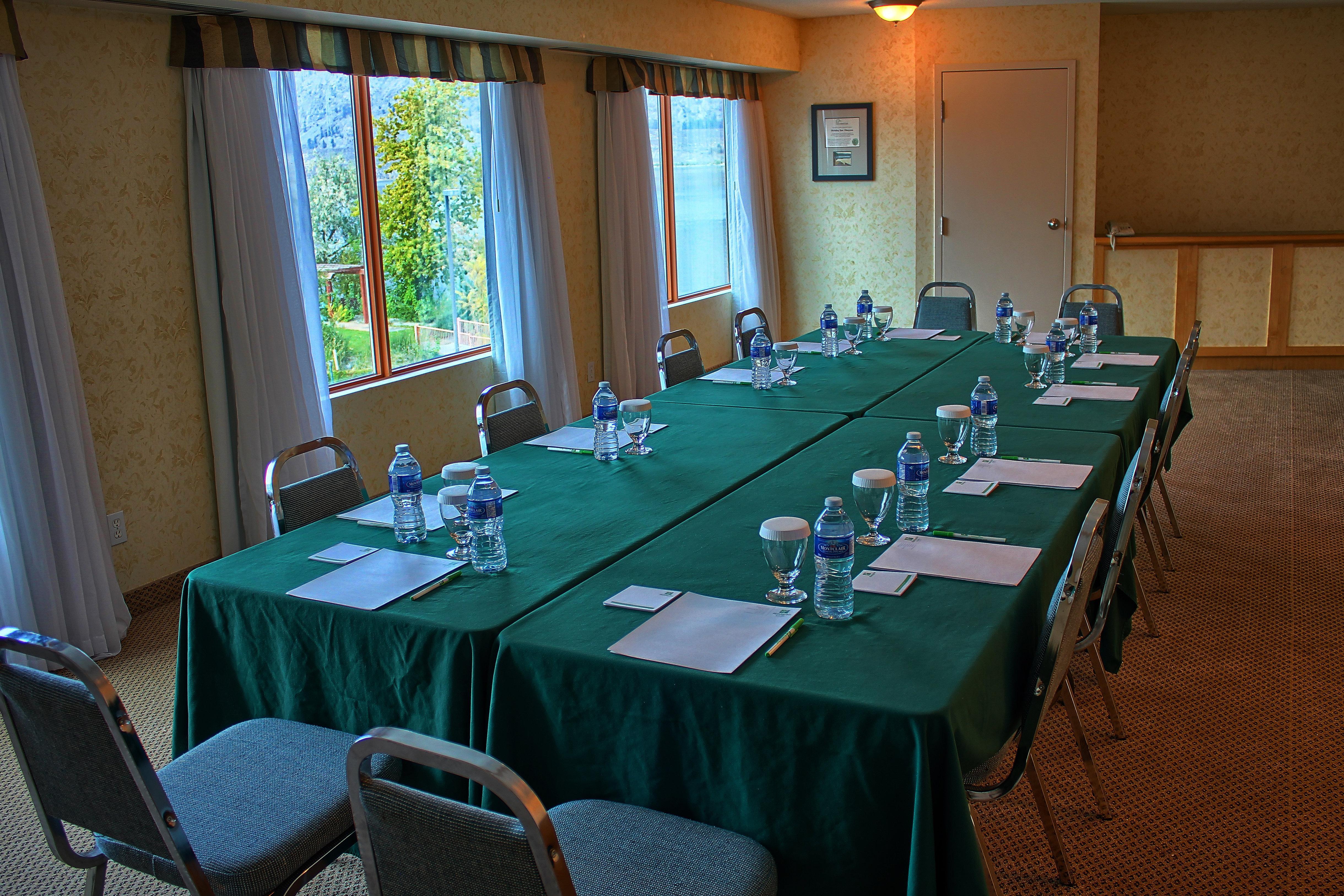 Holiday Inn Hotel & Suites Osoyoos By Ihg Екстер'єр фото