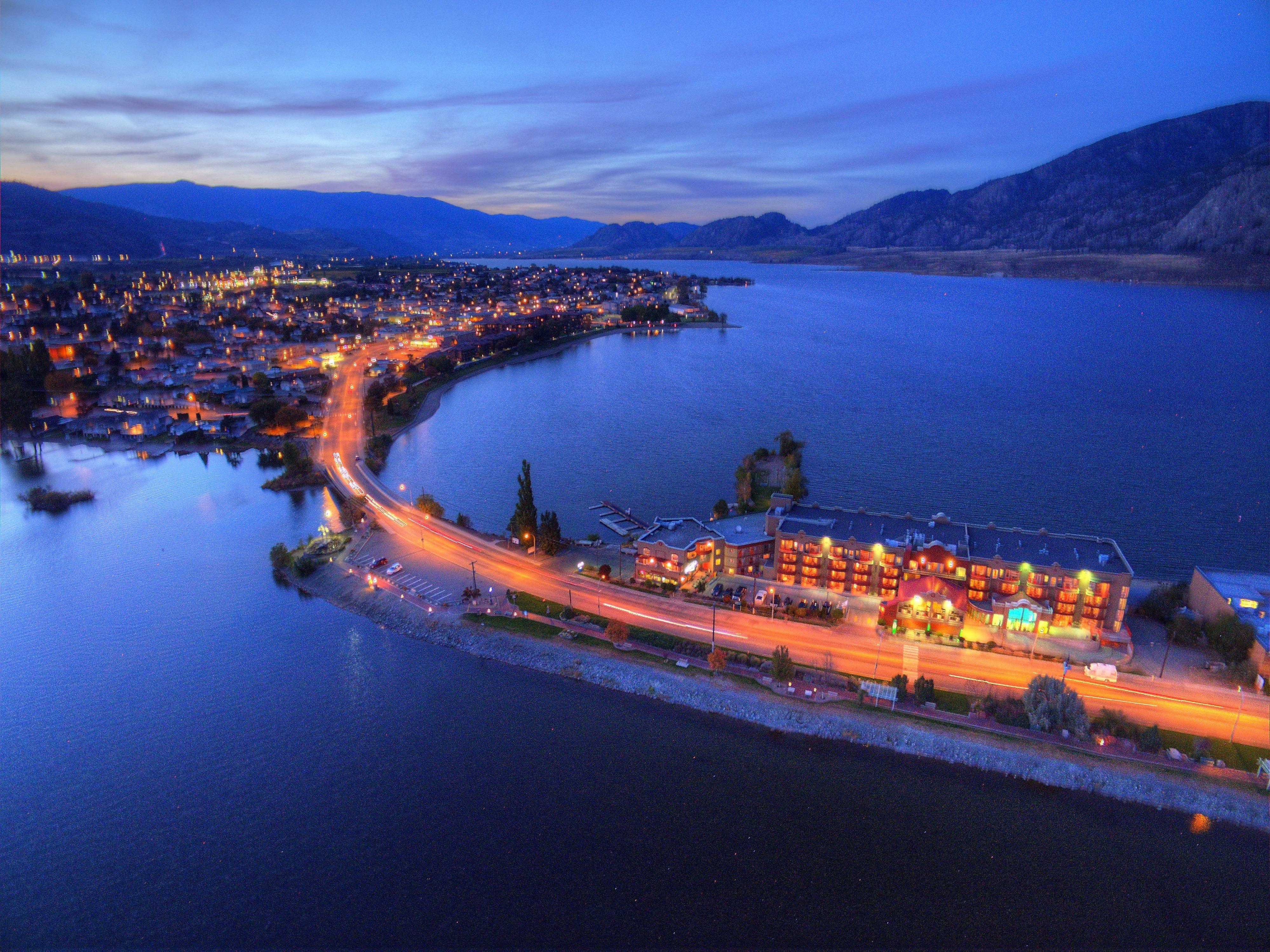 Holiday Inn Hotel & Suites Osoyoos By Ihg Екстер'єр фото