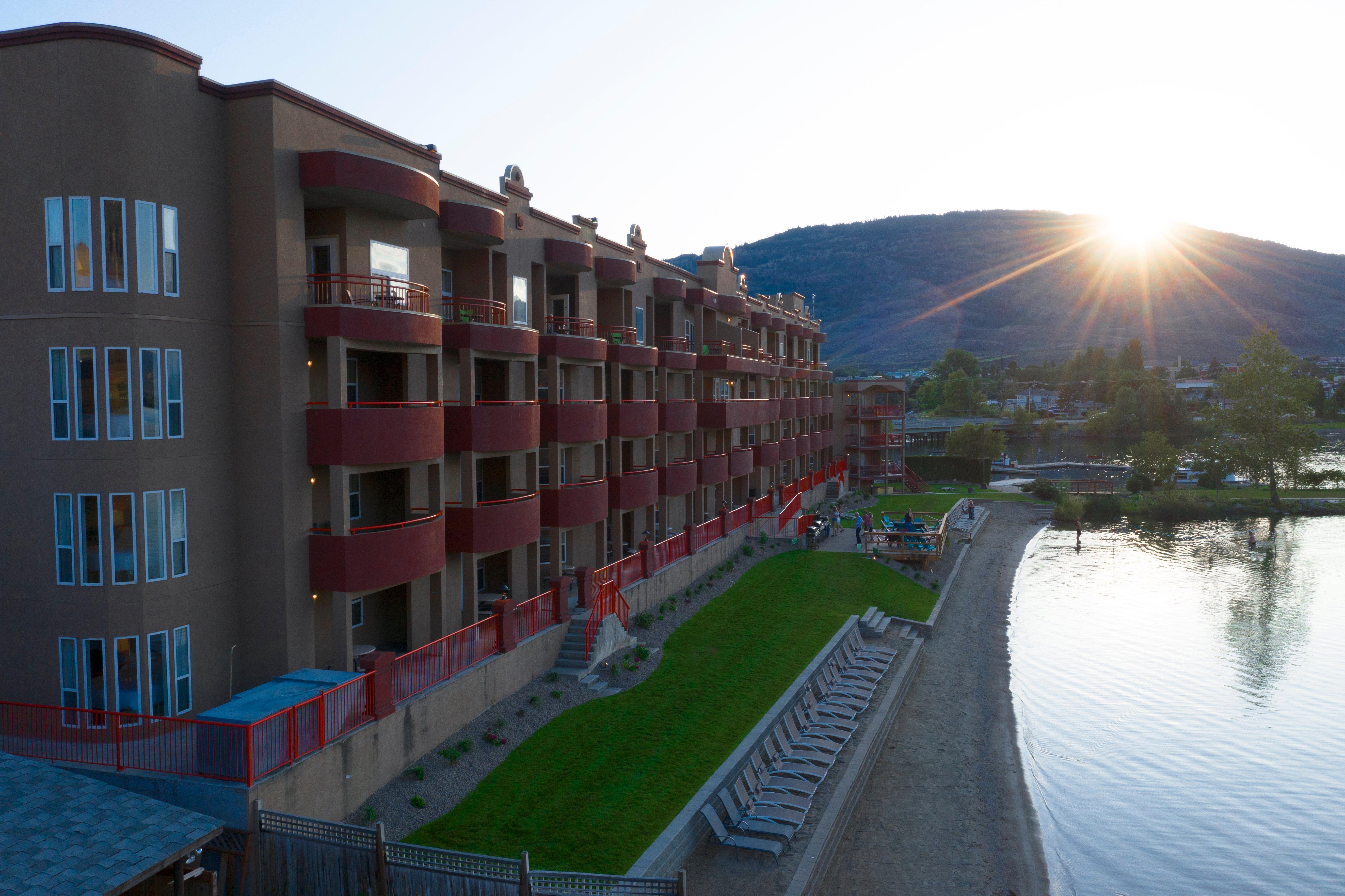 Holiday Inn Hotel & Suites Osoyoos By Ihg Екстер'єр фото