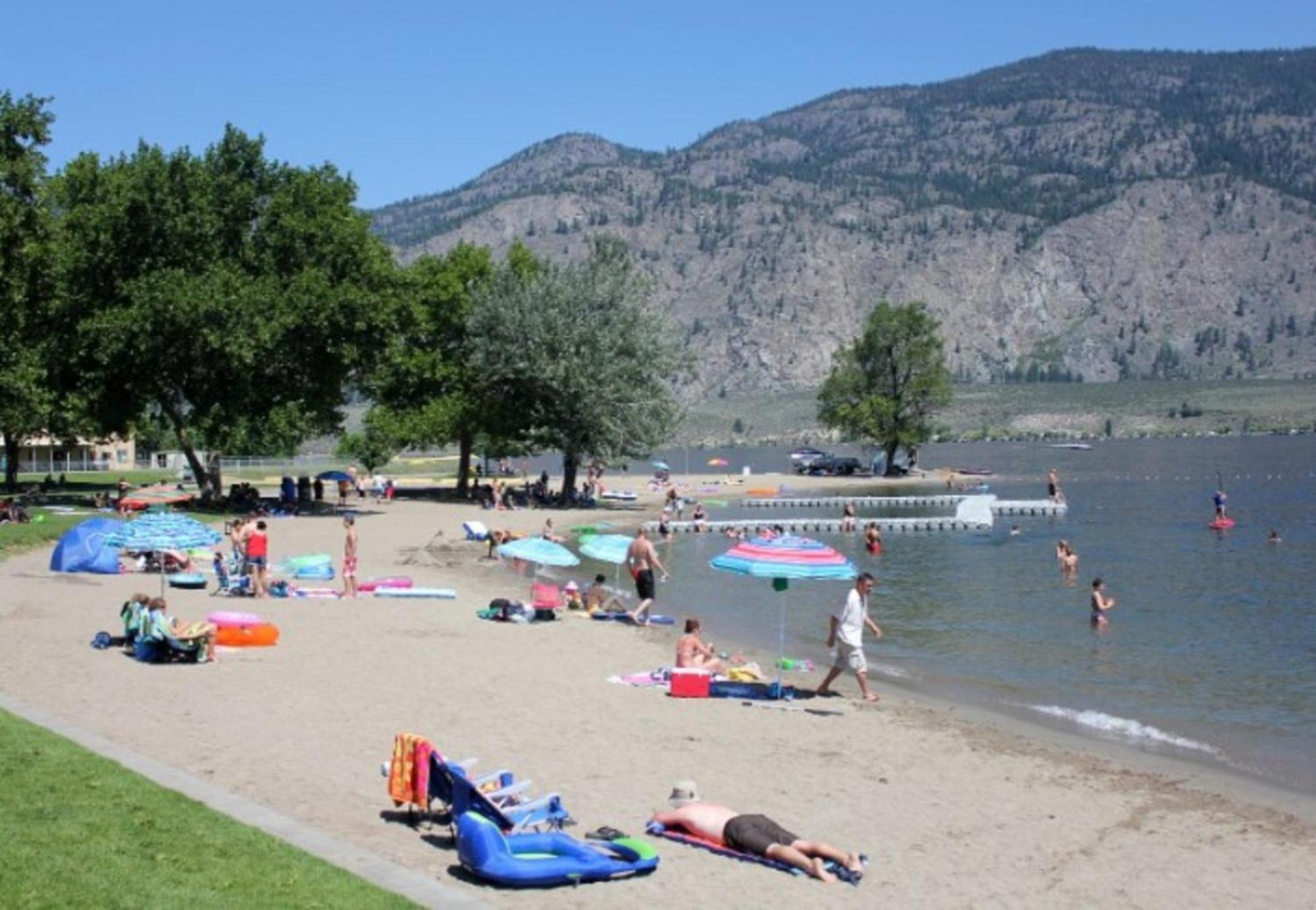 Holiday Inn Hotel & Suites Osoyoos By Ihg Екстер'єр фото